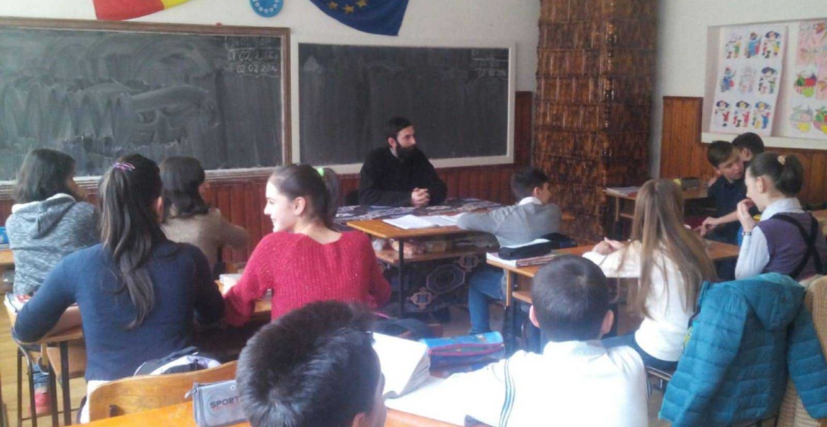 Cateheză cu tinerii la Parohia Mălaia